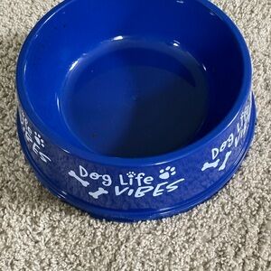 5 plastic dog bowls